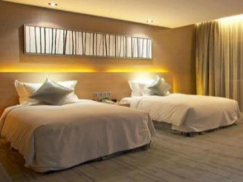 Logosun Hotel Wuhan Bagian luar foto
