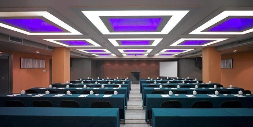 Logosun Hotel Wuhan Bagian luar foto
